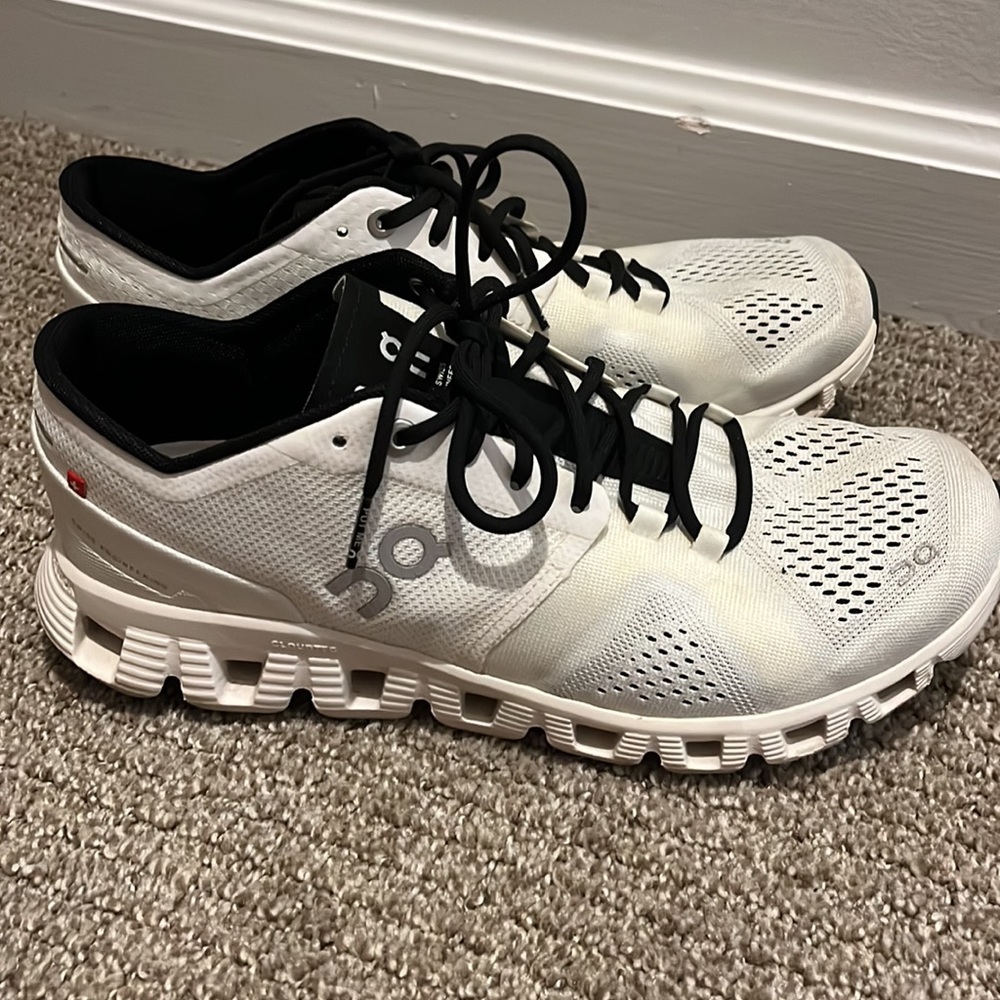 On Cloud Running Shoes Black/White